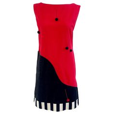 Chic 1960s vintage Charm of Hollywood novelty music themed cotton shift dress ! Features Pom Pom music notes. Color lock red and black, with piano keys at the hem of the dress. Full metal zipper up the back with hook-and-eye closure. Pocket at left waist. In good condition Made in USA Approximately Size Medium Measurements: 38 inch bust 35 inch waist 36-38 inch hips 34 inches from top back shoulder seam to hem Avant Garde Dresses, Dresses 1950s, Hollywood Music, Cotton Shift Dress, Vintage Dresses 50s, Short Sleeve Shift Dress, Cocktail Dress Vintage, Piano Keys, Printed Cotton Dress