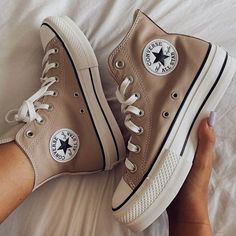 Boty Converse, Wallpaper Nike, Cute Converse Shoes, Cute Converse, Converse Outfits, Trendy Shoes Sneakers, Dr Shoes, Preppy Shoes, Cute Nike Shoes