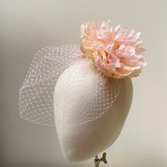 FABRIC Women's fascinator veiled hair flower on gold comb in Peach Pink ombré -  So unique. This bespoke hair accessory is soft and super comfortable and boasts a quality finish, with stitched felt wool backing.  FIT and SIZE The flower is 16cm  PACKAGING Each headband is wrapped in pretty acid free tissue paper, sealed with an Evierosemade brand sticker and shipped in an eco-friendly cardboard gift box to protect while in transit. If you are purchasing as a gift, please select "This order is a Adjustable Tulle Fascinator For Wedding, Adjustable Tulle Wedding Fascinator, Summer Wedding Fascinator With Flower Decoration, Spring Wedding Headband Hair Accessories, Spring Wedding Hair Accessories Headband, Spring Wedding Mini Tulle Hats, Wedding Fascinator With Flower Decoration, Summer Wedding Flower Headpiece, Summer Wedding Floral Headpiece