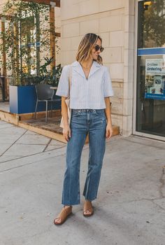 Outfit Ideas Millenial, Everlane Jeans Outfit, Everlane Way High Jean, Millenial Mom Fashion, Millenial Mom Outfits, Millennial Mom Fashion, Madewell Aesthetic, Styling Jean Shorts, Summer Mom Style