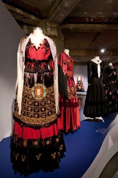 Portuguese Women, Folk Dress, Folk Clothing, National Dress, Folk Dresses, Folk Costume, My Heritage, Traditional Dress