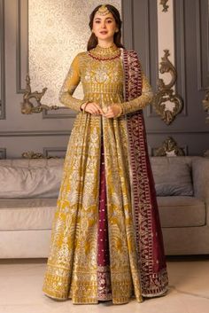 Asim Jofa's latest collection ‘MERA HASEEN JORA’ is a true representation of his exquisite craftsmanship. The majestic combination of butterscotch and plum is a bold statement, enhanced by the designer's masterful use of zari and sequins embroidery technique. #AsimJofa #IWearAsimJofa #MeraHaseenJora #RTWCollection #FestiveWear #FestiveCollection #stitchedcollection #asimjofaedits #readytowear #Pret #LuxuryPret #ReadyMade #fashion #HaniaAmir Organza Sleeves, Pakistani Fancy Dresses, Bridal Dress Design, Fancy Dress Design, Pakistani Bridal, Indian Wedding Dress, Pakistani Outfits, Party Wear Dresses