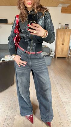 Fitted Leather Jacket Outfit, Outfit Inspo Leather Jacket, Red Leather Jacket Outfit, Oki Doki, Luxury Photography, Red Accessories, Autumn Fits, Classy Fashion, Inspo Outfit