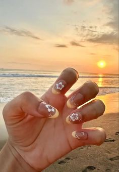 35 Summer Beach Nail Ideas For Your Next Vacation - Aesthetic Summer Nail Ideas, Very Short Nail Designs Summer, Nail Inspo Beach Vacation, Cute Nails Beach, Gel Beach Nails, Summer Tip Nails, Nails Acrylic Summer Flower, Bright Nails For Summer The Beach, Nails For Beach Vacation Simple