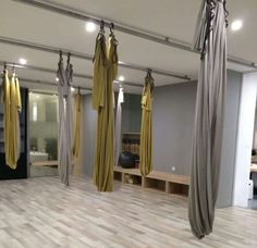 Aerial Yoga Studio Interior, Low Hammock Yoga, Home Dance Studio Ideas, Dance Studio Lobby, Small Photography Studio Setup, Yoga Center Design, Yoga Studio Design Interiors, Small Yoga Studio Design