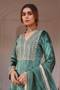 Buy Green Kurta And Pant Velvet Sequin Gardenia Yoke Short Set For Women by KARAJ JAIPUR Online at Aza Fashions. Yoke Embroidery, Velvet Pant, Short Kurta, Velvet Shorts, Velvet Pants