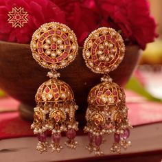 Disney Jewelry Necklace, Jewellery Kundan, Jewellery Shop Design, Buy Gold Jewelry, Polki Earrings, Online Gold Jewellery, Fine Gold Jewelry, Jewelry Photoshoot