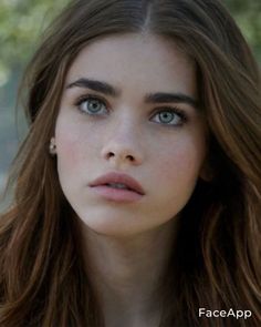 Grey Eyes And Brown Hair, Brown Hair Green Eyes Girl, Green Eyes Girl, Brown Hair And Green Eyes, Short Light Brown Hair, Blue Brown Hair