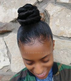 Afro Bun Hairstyles, Bun With Braids, Afro Bun, Bantu Knot Hairstyles, Clip In Ponytail Extensions, Slick Ponytail, Hairstyle Ideas Easy, Black Hair Updo Hairstyles