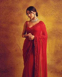 Saree With Corset, Red Sequin Saree, Red Saree Blouse, Paisley Border, Anu Emmanuel, Tulle Embroidery, Traditional Blouse Designs, Saree Jewellery