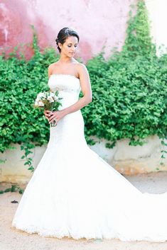 This beautiful bridal gown might be a wonderful option for every bride looking for sophisticated ideas. Whether you’re planning an elegant ceremony, that beautiful bridal dress might complete your perfect theme. Share that beautiful bridal gown on your wedding planning inspiration board.