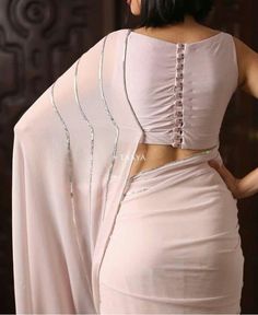 Saree Jacket Designs, Blouse Designs High Neck, Cotton Saree Blouse Designs, Blouse Designs Catalogue, Simple Saree Designs, Backless Blouse Designs, New Saree Blouse Designs, Traditional Blouse Designs