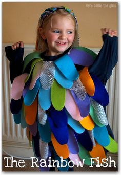 {DIY Rainbow Fish Costume} Great book, great tutorial. #DressUp #CampSunnyPatch Rainbow Fish Costume, Rainbow Fish Activities, The Rainbow Fish, Creative Halloween Costumes Diy, Fish Costume