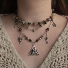 Witchy Necklace Diy, Grunge Fairy Jewelry, Whimsigoth Jewelry Diy, Witchcore Jewelry, Fairycore Accessories, Goblincore Jewelry, Whimsigoth Jewelry, Arte Indie, Earthy Jewelry