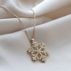 14K Real Gold Snowflake Covered Zircon Gemstone Handmade Necklace Minimal Special Design Valentine's Day Christmas Gift for Women ⓂMaterials & Specifications : Necklace Chain Lengths : 42 cm (16.5 in) 44 cm (17.3 in) 46 cm (18.1 in) 48 cm (18.8 in) Snowflake Pendant Width : 1 cm (0.39 in) Snowflake Pendant Length : 1 cm (0.39 in) Handmade Item Special Design Winter Necklace, Christmas Gift For Women, Zircon Gemstone, Beautiful Gold Necklaces, Snowflake Pendant, Gold Snowflake, Necklace Chain Lengths, Mesh Design, Christmas Gifts For Women