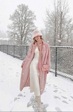 20+ Ways to Style Pink Winter Coats (From a Cozy Girlie to a Parisian Dreamer) - The Mood Guide Pink Dress Winter Outfit, Light Pink Coat Outfits, Pink Coat Outfit Winter, Pink Coat Outfit, Light Pink Coat, Feminine Winter, Coat Outfit Ideas, Pink Winter Coat, Hipster Aesthetic