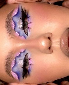 Easy Creative Makeup Looks, Denim Makeup Look, Trending Makeup Looks 2024, Crazy Eyeshadow Looks, Exotic Makeup Looks, Drag Makeup Ideas, Funky Makeup Looks, Art Makeup Looks, Makeup Looks Colorful