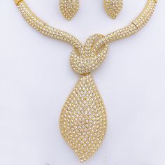 Afraic Jewelry-Large Size Pendant Necklace Earrings Set For Women Free Shipping Wedding party Gold Color Jewelry SetModel Number:3256804361928297Product information:Material: alloyColor: Gold ColorProduct Package Details: 1 Set (Neckace, Bracelet, Earrings,Ring )Latest Dubai Gold Color Fashion Jewelry Necklace Earing Bracelet Ring Four Pieces Set For WomenPRODUCT GENERAL STYLE:Elegant simple fashionable and luxurious show your beautiful temperament in all directions, show the charm of urban wome Color Jewelry, Earrings Ring, Bracelet Ring, Color Fashion, Fashion Jewelry Necklaces, Necklace Earring Set, Style Elegant, Jewelry Necklace, Set For Women