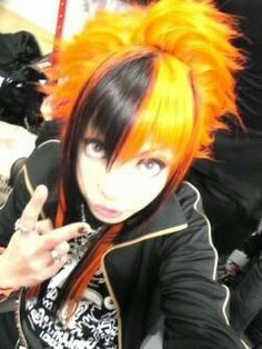 V Bangs Short Hair, Visual Kei Hair, V Bangs, Short Scene Hair, Pretty Rainbow, Kei Visual, Goth Hair, Spiked Hair