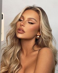 Eyeshadow Looks For Blonde Hair, Soft Sultry Eye Makeup, Summer To Fall Makeup, Natural Lifted Makeup Look, Make Up Prom Ideas, Brookelle Mckenzie Makeup, Flirty Eye Makeup, Insta Makeup Looks, Makeup For Champagne Color Dress