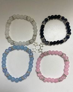 Braslets Designs Beads, Cute Ideas For Bracelets, Breclate Aesthetic, Cute Matching Bracelets For Best Friends, Matching Bracelets For 4 Friends, Cute Friendship Bracelets Beads, Matching Bracelets For 3, Bracelet Ideas For Best Friends, Glass Bracelet Ideas