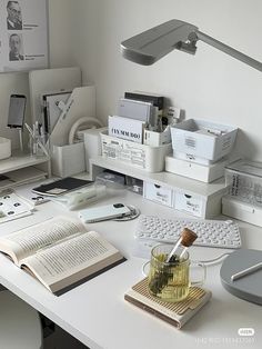 cute room inspiration inspo aesthetic bedroom ideas y2k trend minimalistic clean korean japanese desk tidy organizer style vibe aesthetic desk studying coquette cute beautiful white beige Aesthethic Desk, Cuartos Aesthetic, Room Arrangement Ideas, Table Aesthetic, Desk Organisation, Desk Tour, Neon Bedroom, Desk Inspo, Desk Inspiration