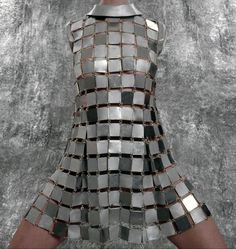 Paco Rabanne - Robe Mini 'Col Montant' - Métal Argent - Années 60 Corset Fashion Outfits, Textures Fashion, Metal Dress, Mode Chanel, Chain Dress, 60 Fashion, Textiles Fashion, Paco Rabanne, Dress Vintage