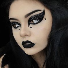 Rock And Roll Halloween, Edgy Makeup Looks, Creepy Halloween Makeup, Witch Makeup, Halloween Eye Makeup, Halloween Eyes, Makeup Clothes