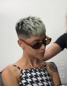 Mowhak Hairstyle Female, Bald Hair, Bald Women, Very Short Hair, Hot Hair Styles, Different Hairstyles, Fade Haircut, Short Hair Styles Pixie