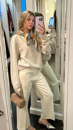 Sophia Richie Outfits, Sophia Richie, Look Adidas, Skandinavian Fashion, Sofia Richie, Looks Street Style, 가을 패션, Mode Inspiration, White Pants