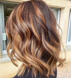 Mid Length Hair With Layers Balayage, Caramel Hair With Blonde Highlights Golden Brown Low Lights, Chestnut Brown With Highlights, Golden Highlights Brown Hair Sun Kissed, Ombre Hair Caramel, Golden Highlights Brown Hair, Caramel Blonde Hair, Blond Balayage, Hair Color Caramel