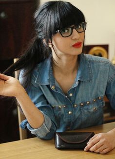 Another sophisticated look! Great glasses! #black rimmed glasses #red lipstick Bangs And Glasses, Smart Hairstyles, Hairstyles With Glasses, Short Bangs, Peinados Fáciles Para Cabello Corto, Black Hairstyles, Wearing Glasses, Modern Hairstyles