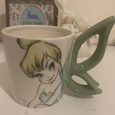 Gifts For Disney Adults, Disney Pottery Ideas, Mug Clay Designs, Teacups Pottery, Disney Trinkets, Weird Mugs, Ceramic Mug Ideas, Ceramic Art Mug, Tinkerbell Gifts