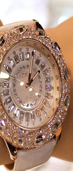 ♔Life, likes and style of Creole-Belle ♥ Bling Watch, Nice Watch, Beautiful Watch, Tick Tock, Beautiful Watches, Dream Jewelry, Diamond Watch, Jewelry Gold, Bling Bling