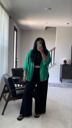 Green shirt, spring summer outfit Casual Chic Plus Size, Curvy Trendy Outfits, Midsize Button Up Shirt Outfit, Oversized Outfit Plus Size, Green Plus Size Outfits, Plus Size Simple Outfits, Classy Dress Outfits Plus Size, Green Outfit Midsize, Plus Size Modest Summer Outfits