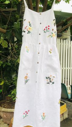 White Linen Dress With Flower and Bee Hand Embroidered Dress - Etsy Turkey White Dress With Embroidered Flowers, Casual Floral Embroidered Dress For Garden Party, Summer Linen Embroidered Dress For Garden Party, Summer Embroidered Linen Dress For Garden Party, Summer Garden Party Embroidered Linen Dress, White Sleeveless Sundress With Floral Embroidery, White Embroidered Cottagecore Dress, Summer Cotton Sundress With Floral Embroidery, Cottagecore Embroidered Dress For Garden Party