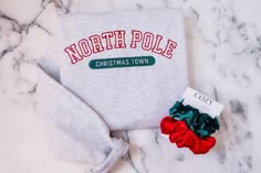 Small Business Shirt, North Pole Christmas, Christmas Apparel, Sweatshirt Trendy, Womens Christmas, Pretty Shirts, College Style