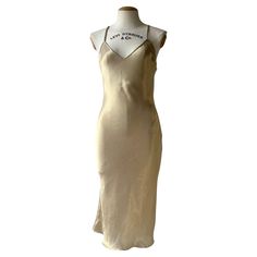 Vintage 00's Gold coloured Dior slip dress with and impeccable shine. The dress has a faltering cut and is a Viscose, silk and polyester blend. The dress features woven straps. Size: fr 40, (circa S) Condition: 8,5/10, Very good preloved condition with minimal to no flaws. Light stain on the inside which isn't visible while worn. Approx measurements: Length: 117 cm Bust: 41 - 46 cm Waist: 37- 43 cm Hips: 45 - 54 cm 1stdibs John Galliano, Gold Chic Slip Dress With Spaghetti Straps, Chic Gold Slip Dress With Spaghetti Straps, Silk Spaghetti Straps Dress For Daywear, Elegant Gold V-neck Slip Dress, Summer Evening Satin Dress With Spaghetti Straps, Gold Satin V-neck Slip Dress, Gold Sleeveless Slip Dress For Cocktail, Gold Fitted Slip Dress With Spaghetti Straps