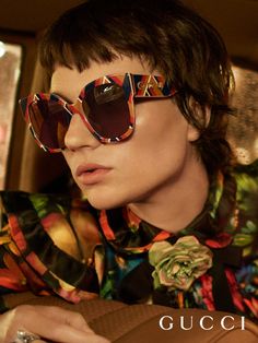 A chevron pattern details new Gucci Spring Summer 2017 sunglasses featured in the new Eyewear campaign. Eyewear Campaign, Gucci Spring, Gucci Eyewear, Rectangle Sunglasses, Gucci Sunglasses, Luxury Sunglasses, Sunglasses Sale, Model Poses, Glasses Fashion