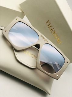 Luxury Shades, Luxury Stuff, Glasses Style, Cute Glasses, Designer Purses