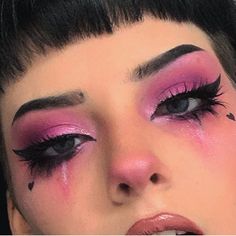 *+:｡.｡��𝖍𝖔𝖑𝖑𝖎𝖊 𝖆𝖓𝖉 𝖑𝖊𝖛𝖎｡.｡:+* on Instagram: “aaaa this makeup is so pretty!! ~ ♡credit: @clown__baby ✧･ﾟ: *✧･ﾟ*･ﾟ✧*:･ﾟ✧ ♡tags: #aesthetic #goth #gothgoth #gore #goreaesthetic #grunge…” Rosa Make-up, Soft Girl Makeup, Make Up Designs, Drag Make-up