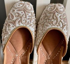 Rose Gold Wedding Shoes, Rose Gold White Wedding, Blue Bridal Shoes, Gold Wedding Shoes, White Bridal Shoes, Indian Shoes, Mens Leather Loafers, Bridal Shoes Flats, Wedding Shoes Flats