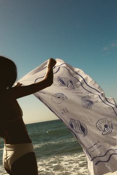 En colaboración con la artista Carmen R. Mallen hemos creado el estampado. Un pareo multifuncional 100% algodón orgánico, fabricado en España. Medidas 130 x 85 cm. Sarong, Spain, Organic Cotton, Instagram