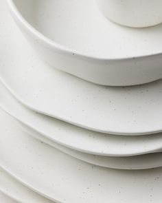 a stack of white plates stacked on top of each other