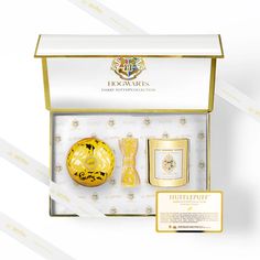 Harry Potter™ Collector's Set - Hufflepuff™ – House of Sillage Hogwarts Candles, Lip Liner Collection, Hufflepuff Harry Potter, Harry Potter Makeup, House Of Sillage, Powder Lipstick, Lip Balm Collection, Minnie Mouse Bow, Harry Potter Collection