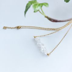 "❤Thanks a lot for your visiting and hope you have a nice shop. Any question, please feel free to contact me, I'll help you solve it:) ❤Gemstones are included in the total necklace length.❤ ♥ Buy any 2 items & Get 1 FREE 💰 CODE: GET1FREE Put all 3 items in your cart and apply coupon at checkout to receive 33% discount. This coupon allows 1 item of equal or lesser value to be free of cost.🎈 ❤Natural Clear Quartz necklace. About：3.5 cm. ❤Clear Quartz Properties: Clear Quartz encourages clari Clear Quartz Properties, Raw Clear Quartz, Quartz Properties, Apatite Necklace, Clear Quartz Necklace, Malachite Necklace, Healing Necklace, Dainty Gold Necklace, Crystal Chain