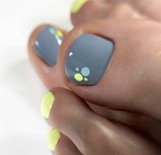 Cool Pedicure Designs, Neon Toenails Summer, Toenail Nail Art, Business Trip Nails, Cute Summer Toe Nail Colors, Nail Designs For Feet Toenails, Fun Pedicure Designs, Summer Pedi Ideas, Fingernail And Toenail Combinations