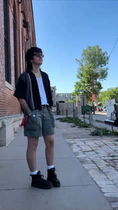 #masc #mascfashion #queerfashion #nonbinary #gaystyle #vintage Summer Outfit Ideas Grunge, Gender Neutral Outfits Men, Afab Masc Outfits, 90s Androgynous Fashion, Nonbinary Masc Fashion, Cute Masculine Outfits, Nonbinary Outfits Summer, Summer Masc Fits, Summer Trans Masc Outfits