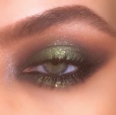 Renfaire Makeup Ideas, Forest Green Makeup, Ren Fair Makeup, Ren Faire Makeup, Fairy Core Makeup, 90s Eye Makeup, Mystical Makeup, Make Up Concealer, Prom Eyes