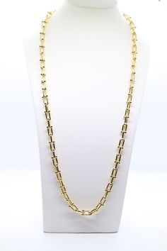 This beautiful 30 inch gold necklace is the perfect accessory for any occasion. It's sure to turn heads and get you noticed. Formal Single Strand Long Necklace, Formal Long Single Strand Necklace, Classic Long Single Strand Necklace, Formal Long Necklace With Adjustable Chain, Formal Link Necklace With Lobster Clasp, Formal Long Chain Necklace, Classic Long Chain Necklace For Formal Occasions, Formal Oval Link Necklace With Lobster Clasp, Formal Long Box Chain Necklace